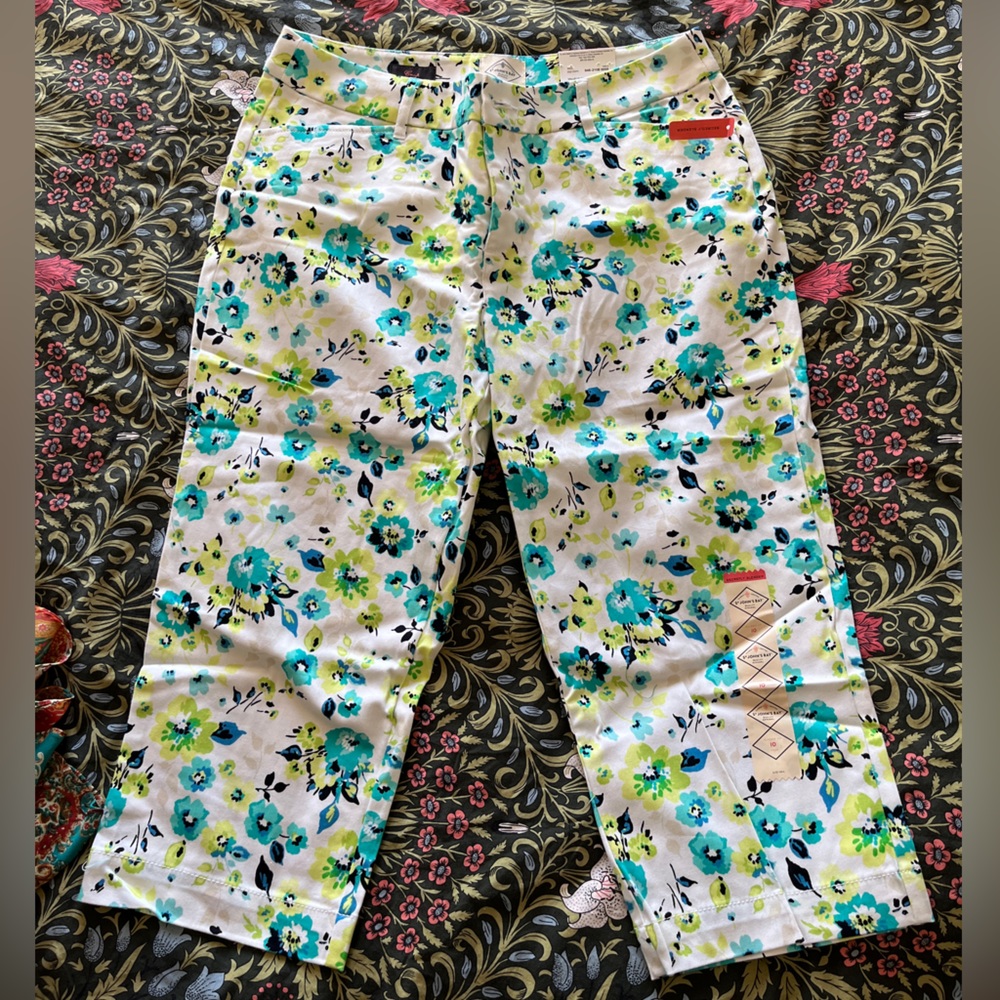 St. John’s Bay Floral Capri Pants - Size 10